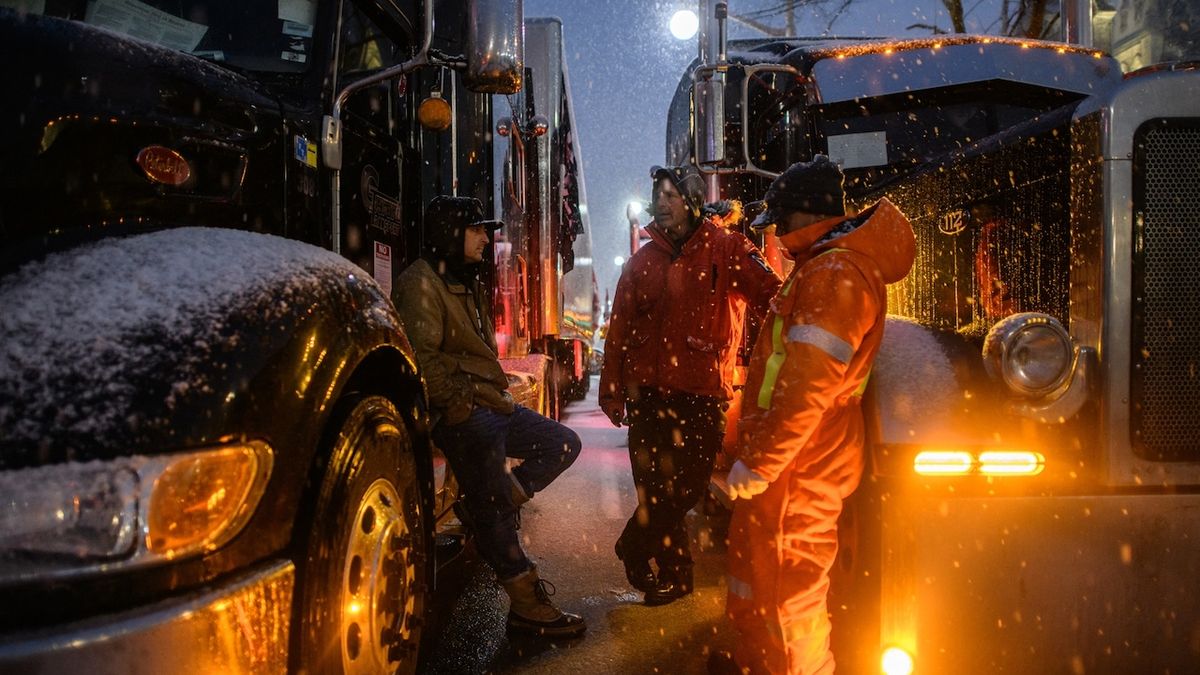 Řidiči dál blokují Ottawu, policie jim hrozí zásahem